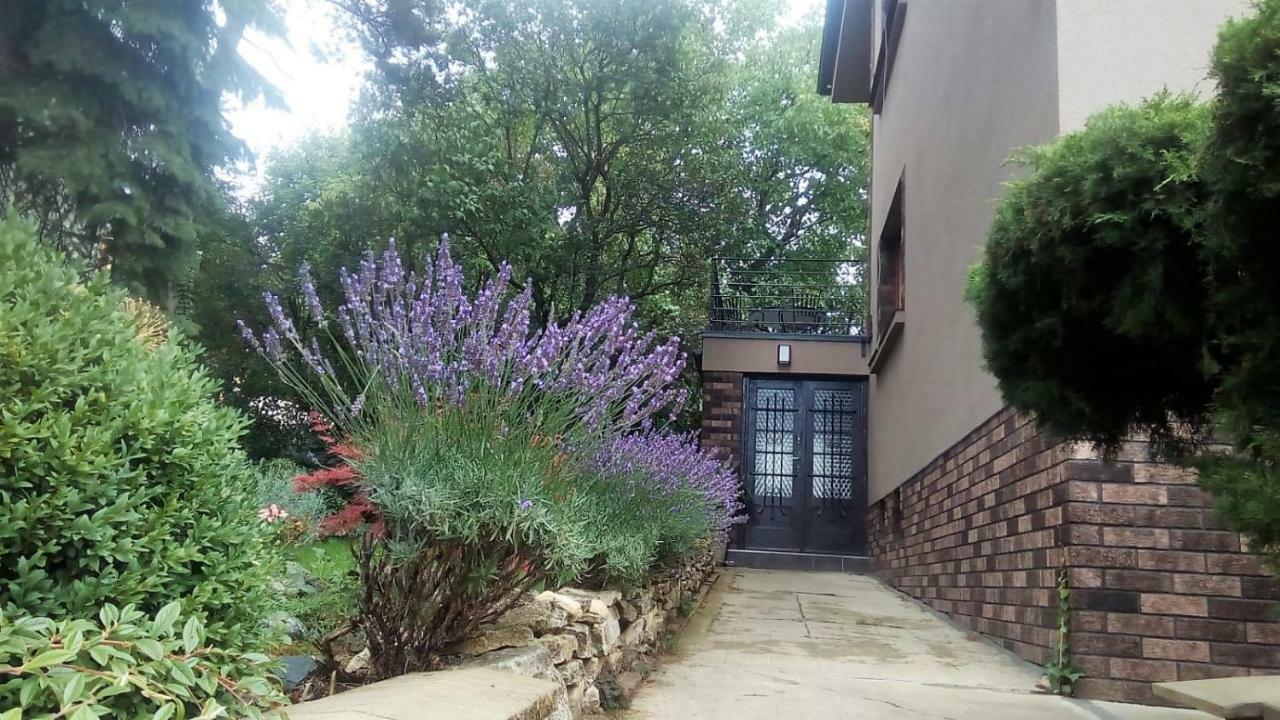 Apartman V Zahrade Praha Troja - Apartment In The Garden Prague Troja المظهر الخارجي الصورة
